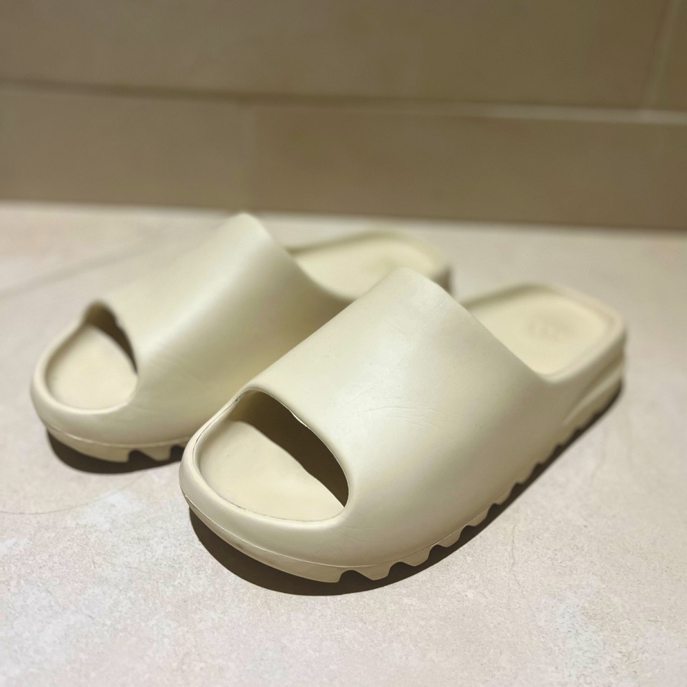 adidas Yeezy Slide